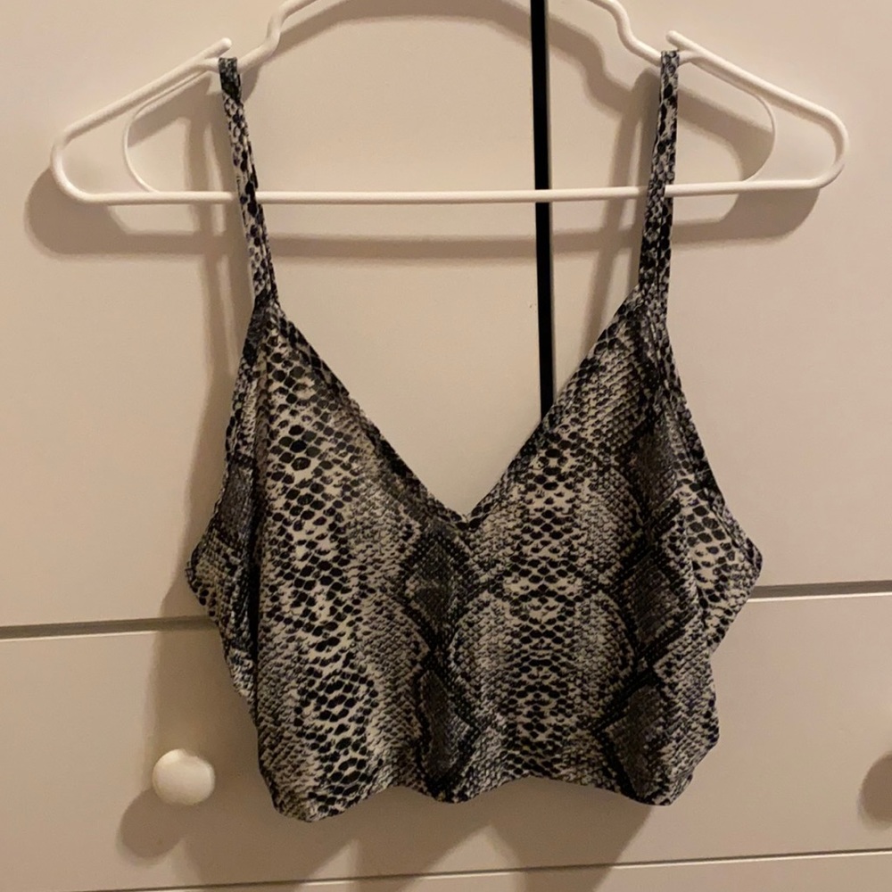 Snake print, tank crop top.